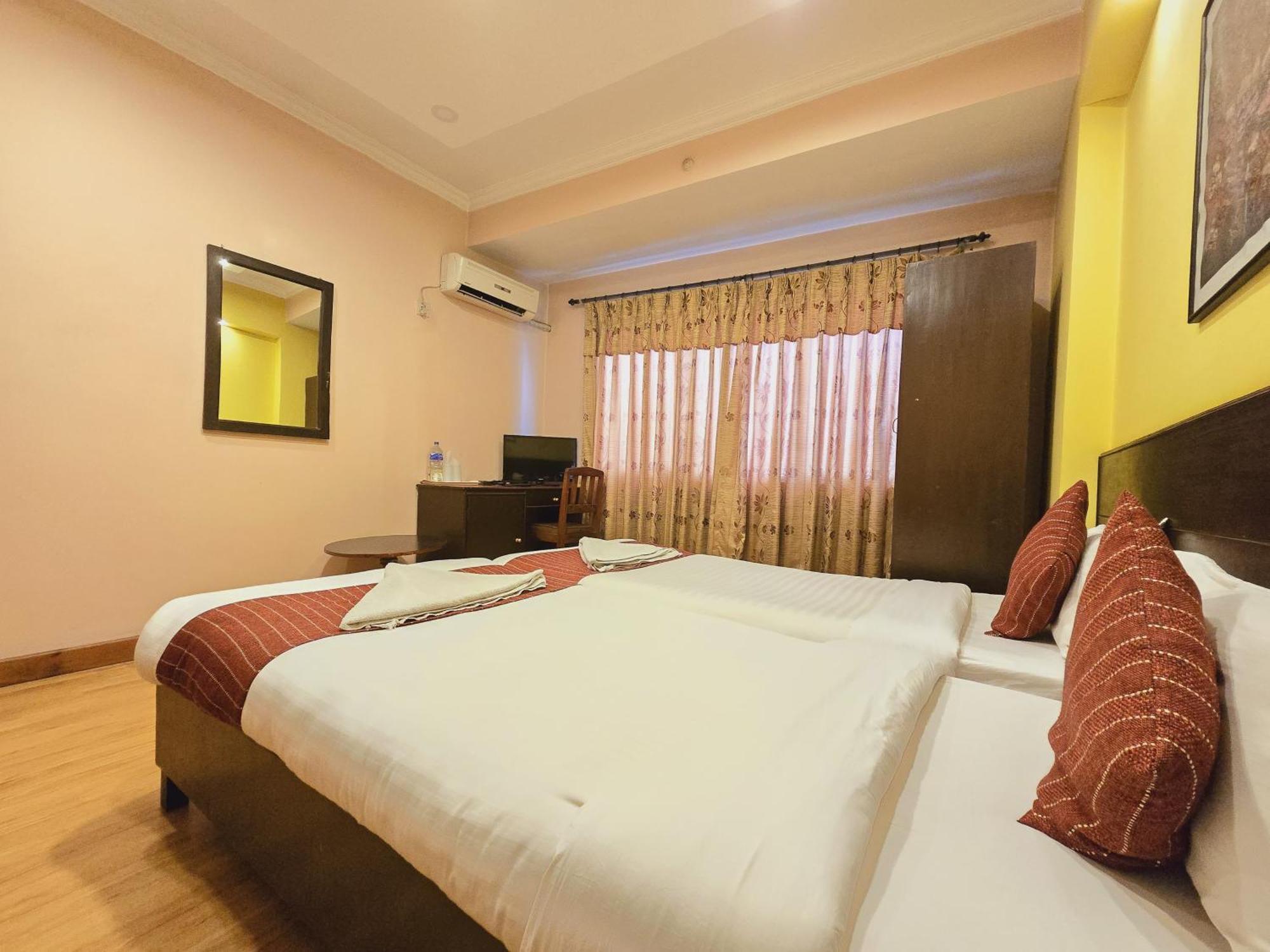 Cascade Hotel Kathmandu Buitenkant foto