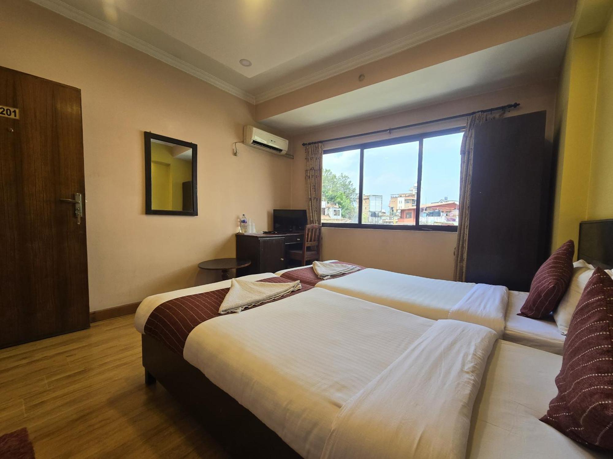 Cascade Hotel Kathmandu Buitenkant foto
